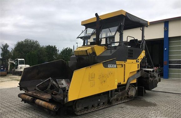 沃尔沃 沥青混凝土摊铺机 abg8820b